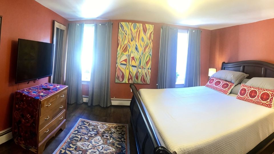 Stylish Stone Row Apartment in Historic Downtown