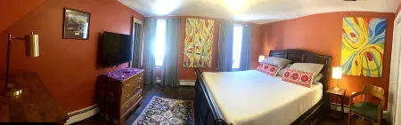 Stylish Stone Row Apartment in Historic Downtown