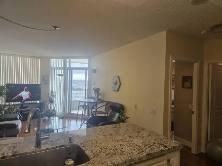 1 Bedroom Condo - Toronto- Markham; Highway 7-Leslie St & 404 .