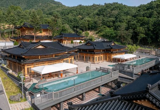 상주 청화산한옥풀빌라펜션 한옥 전경