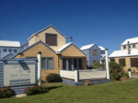 雷維爾船屋酒店