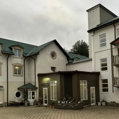 Булут (б. Эдем) Отели рядом с достопримечательностью «State Museum Of Oriental Art»