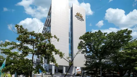 Khas Makassar Hotel Отели в г. Mariso