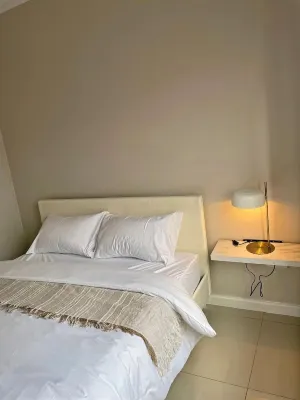 Classy 2 bedroom/ 2 bathroom high security apartment with uncapped wi-fi