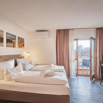 Luna Inn Stuttgart City Hotels near Castle Square
