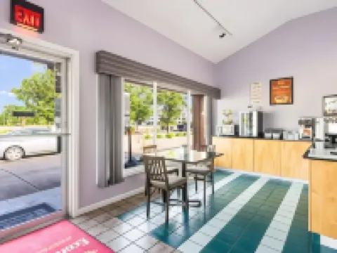 Econo Lodge Little Creek Hotels in Norfolk