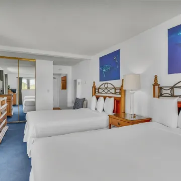 Oceanside Marina Suites - A Waterfront Hotel