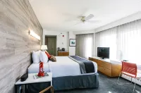 Elk + Avenue Hotel