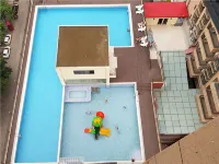 โรงแรมนานาชาติปินเจียง - ที่มีสระว่ายน้ำ
