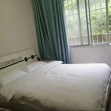 Qingchuan Courtyard Hotel