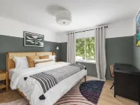 4BR Pineville Retreat - Private Pool - Fire Pit - Near Carowinds & Charlotte Hotels in Pineville