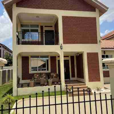 Cozy 4-bedroom house in lovely KAS Valley Estate, Oyibi, Greater Accra Region Hotel Exterior