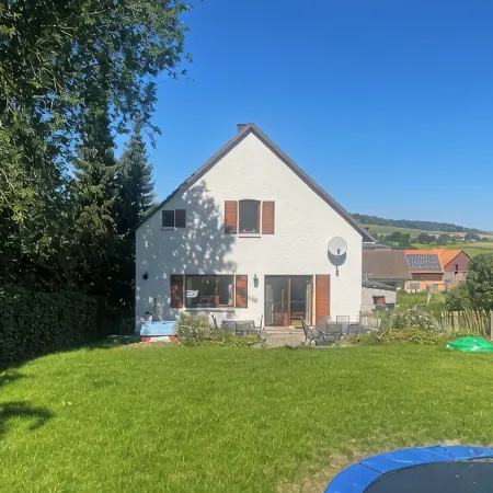 Detached and spacious house with large garden
