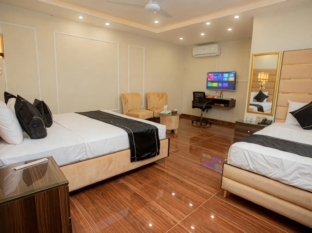 Hotel White Seasson Managed By Zaheer Masih - Lahore