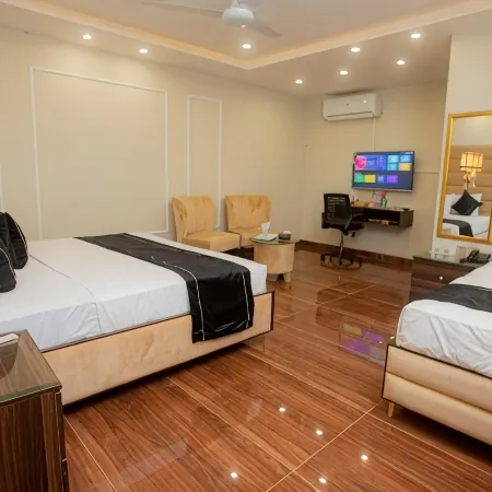 Hotel White Seasson managed by Zaheer Masih