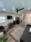 Khyla-NEW tiny home with shared fishing pond - 2-Star
