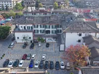 Vienna Hotel (Chuxiong Xiren Ancient Town Branch) - parkir