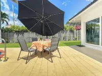 Amazing Home w/ Heated Pool 8 mins to the Beach! Hotels in Lighthouse Point