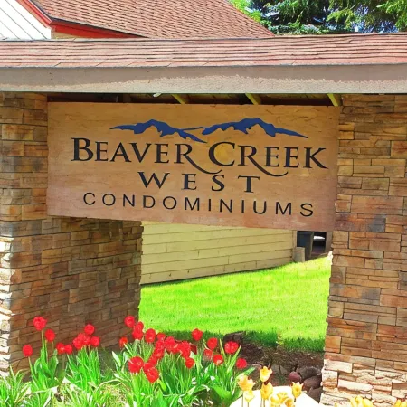 Remodeled Condo w/ FREE WiFi, Parking, Heated Pool, Hot Tubs, Skier Shuttles