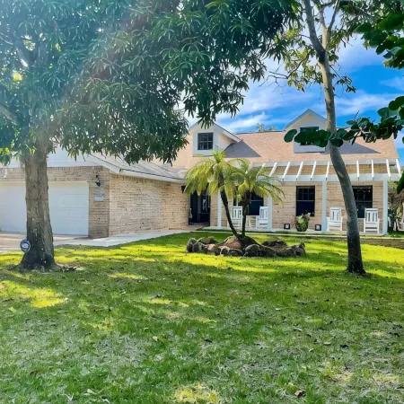 Pellicanus House. Waterfront Paradise+Pool+Hot Tub+ Kayaks Adventure!
