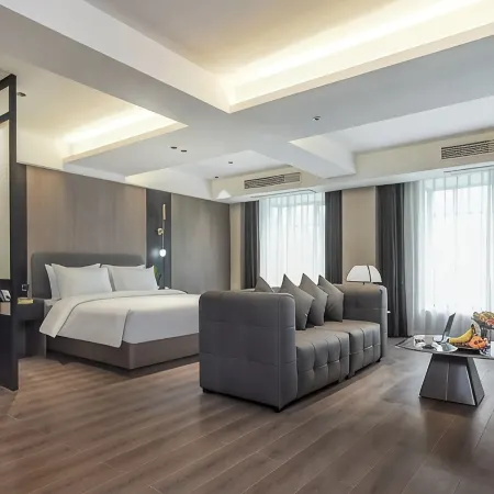 LuckySeven Bale Hotel Lingao City Shopping Park