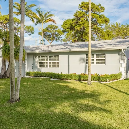 Golfers Green Retreat with 35' Heated Saltwater Pool & Tiki. Pet Friendly!