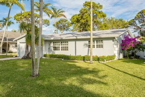 Golfers Green Retreat with 35' Heated Saltwater Pool & Tiki. Pet Friendly!
