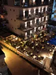 Avenue Hotel