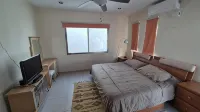 4-Bedroom House in Delightful Valladolid with WiFi, AC - Homestays