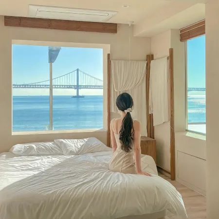 Gwangan Bridge View Beachfront 3BR Apartment 1min to Beach, Stay Goznuk