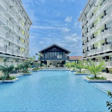 Amani by Hernz l With Balcony l Pool View l Rentals l Staycations l Airport