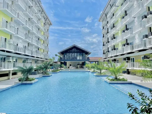 Amani by Hernz l With Balcony l Pool View l Rentals l Staycations l Airport - New