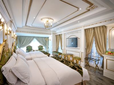 Queen Castle Hotel