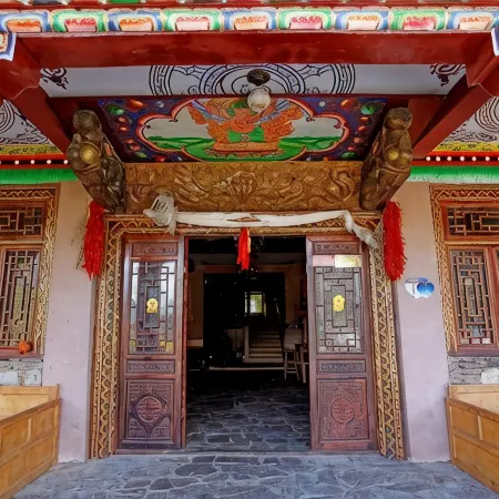 Jiaju Zangzhai Luobu Homestay