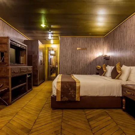 Vintage Luxury Yacht Hotel