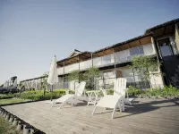 Banyin Yousu Hotel (Shanghai Hongqiao Railway Station National Convention and Exhibition Center)