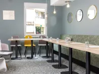 宜必思瓦朗西納飯店 - 早餐
