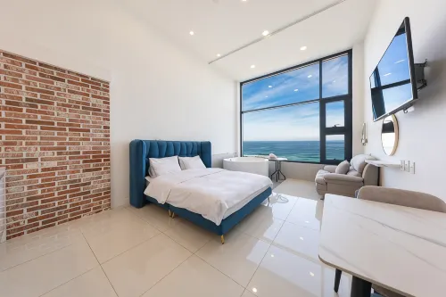 Gangneung Merview Oceanview Spapension - Homestays