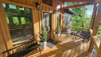 Luxe Cabin, View, 4 Bedrooms, 3 Kings, Private, 8 min to DT BR