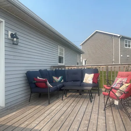 Cozy Family Home in the heart of Kensington.  Close to all amenities!