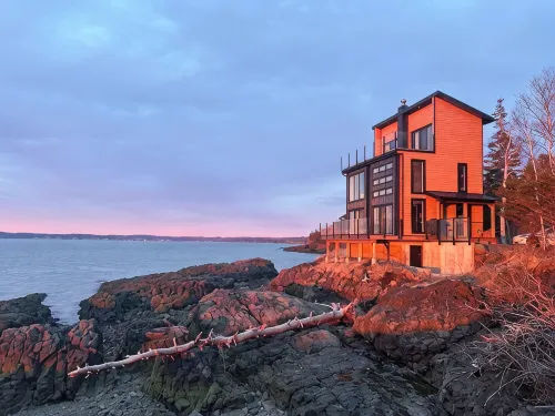 Bay of Fundy Retreat with Oceanfront Hot Tub & Wood-Burning Stove - Wi-Fi