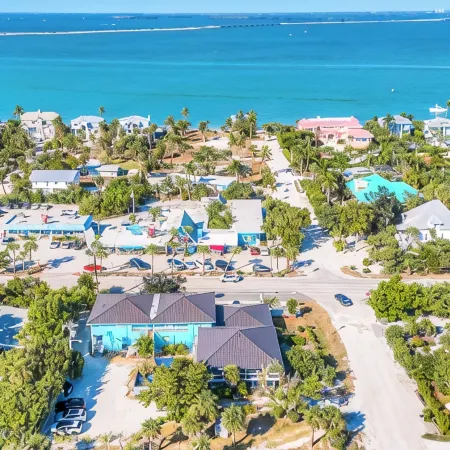 Seahorse Suites #2. Fun,Beach, Games, Memories!