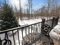 Peaceful A-Frame w/ Hot Tub, Game Room & Loft – Near Dining, Shopping & YSU Hotels in Boardman Township