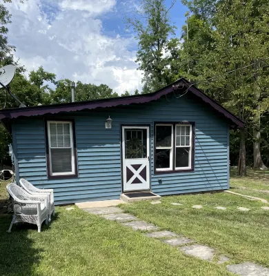 “The Cottage” is in a private lake community 15 mins. from Mountain Creek Resort