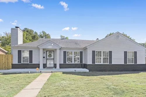 4 Br, 2 Bths,  Sleeps up to 12 Has 4 Bds, 2 Air Mattresses, Twin Mattress,Couch.