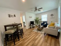 Charming 2-bedroom Apartment near NoDa, Plaza Midwood, Uptown, and more - Condos