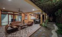 Best in Chiangmai, Modern Love Villa, Garden Paradise, Pool, Free Breakfast.