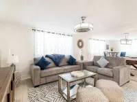3B/2BA, oasis backyard/Hot tub, quiet neighborhood, ready for snowbirds too! Hotels in Apollo Beach