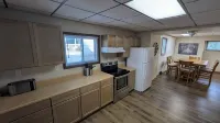 Large 2-Bedroom Lower Unit with Fast WI-FI & in Unit Washer/Dryer