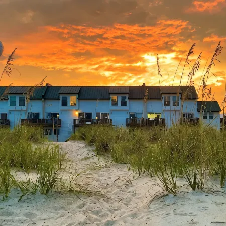 Truly Beachfront Condo. Right on the Ocean. 2 King Master Suites.4P,Free Parking